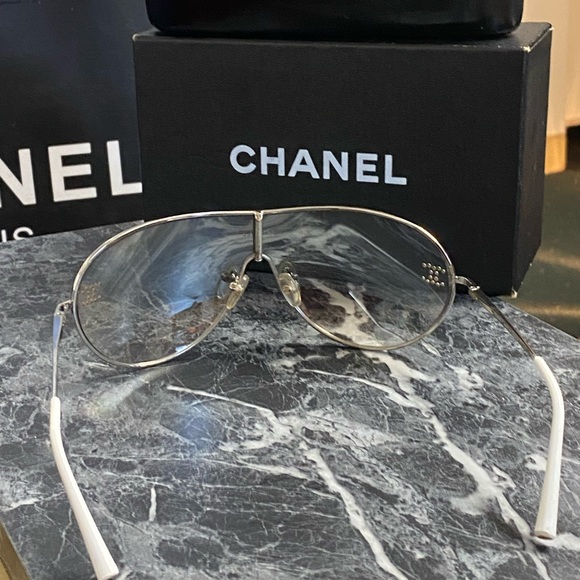 Chanel, Shield sunglasses with cc rhinestones - Picture 5 of 8